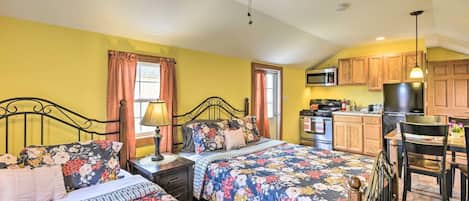Call this studio your Pleasant Mount home-away-from-home!