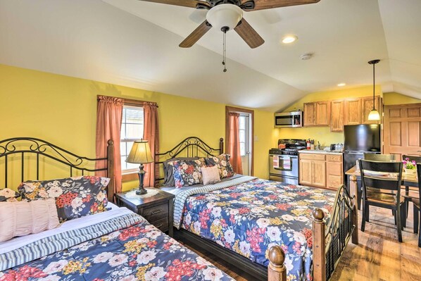 Call this studio your Pleasant Mount home-away-from-home!