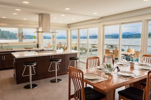 Walls of Glass Hood Canal Vacation Rental: Kitchen with dinner table seating six