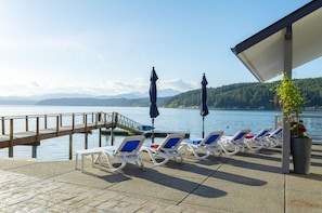 Walls of Glass Hood Canal Vacation Rental: Lay in the sun until sunset