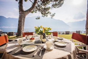 Dining with a view. Welcome to "Ossuccio Villa on the lake"