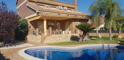  Familienchalet mit privatem Pool und sehr gut ausgestattet im Ebrodelta