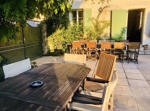 Outdoor dining
