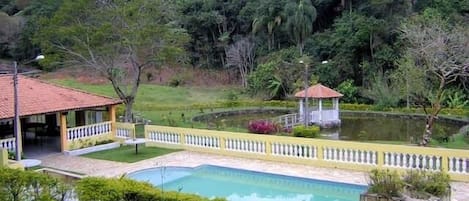 Vista da Piscina, Churrasqueira e Coreto