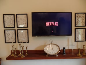 seating area with fireplace,internet,smartv and netflix