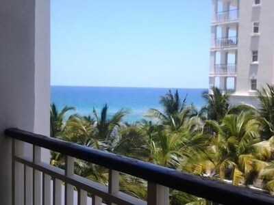 Luxury Beach Front Condo - Montego Bay