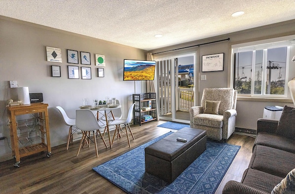 Welcome to Mountain Lodge 142, a bright and cozy property with views of Ballhooter lift and Shavers Lake.