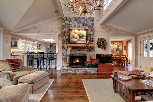 Twig and Nest was built by Highlands' Santa Claus of past 50 years!