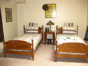 There is ONE bedroom.  It can be made-up with either twin beds or King-size bed.