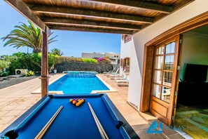 Private terrace private pool in Playa Blanca