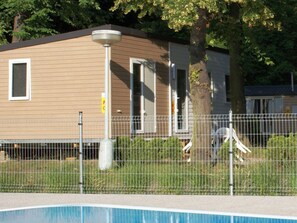 Propriété, Maison, Domicile, Immobilier, Bâtiment, Zone Résidentielle, Architecture, Clôture, Chalet, Piscine