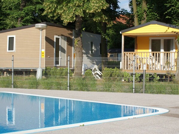 Propriété, Piscine, Maison, Domicile, Immobilier, Bâtiment, Zone Résidentielle, Loisir, Chalet, Clôture