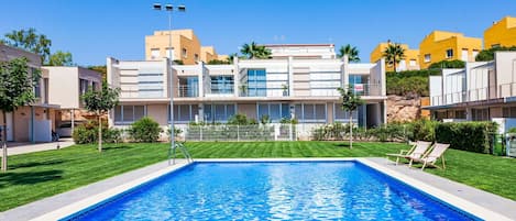 Property, Swimming Pool, Building, Real Estate, Residential Area, House, Apartment, Resort, Leisure, Home