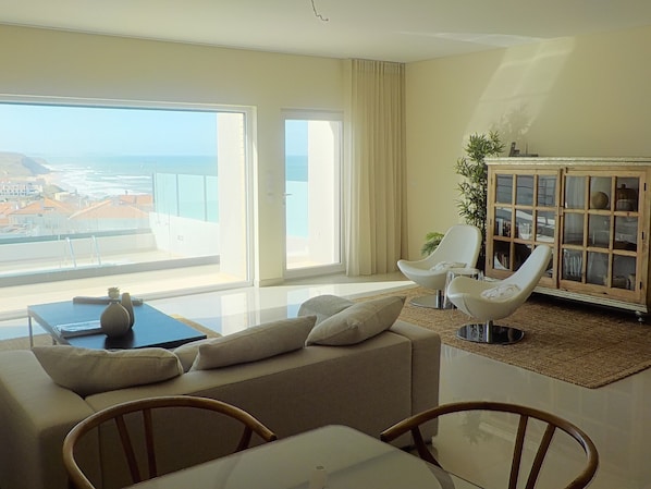 Spacious living room with a spectacular relaxing view "Casas da Arriba N5"