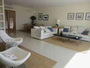 General view of dinning and living room "Casas da Arriba N5"
