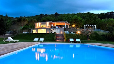 Superb APT 7 in large villa - lounge bar/restaurant, pool - 5 kms Spoleto