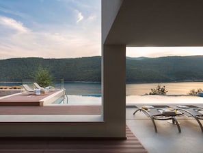 L'Eau, Ciel, Ressources En Eau, Bâtiment, Nuage, Ombre, Bois, Maison, Mobilier De Jardin, Rectangle