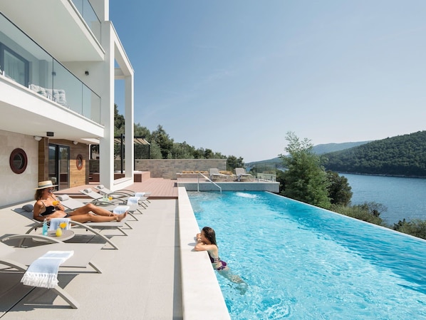 Piscine, Propriété, Recours, Loisir, Bâtiment, Vacances, Maison, Immobilier, Domicile, Biens
