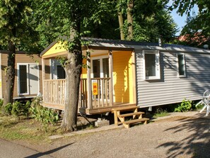 Pflanze, Gebäude, Fenster, Eigentum, Baum, Haus, Holz, Hütte, Tür, Abstellgleis