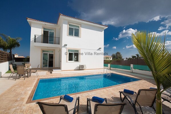 Protaras Holiday Villa ME25, 3BDR Villa, Close to all beaches and amenities