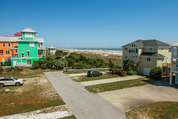 Great Views - On a clear day you can see Cape Lookout!!