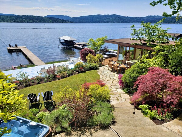 The broad vista from the Great Room takes in the lake and Cascade foothills.