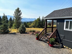 CreekSide Cabin with a view