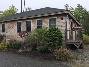 A Spacious Vacation Cottage in Sheepscot Harbour