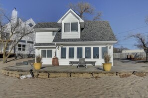 Right on the beach and lake for your whole family to enjoy!!!
