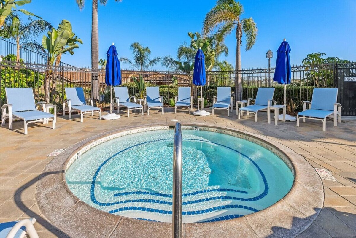 Luxury Resort- style Condo. Beach just 3 miles away!