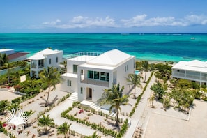 Villa Sandpebble faces Grace Bay Beach and Smith's Reef. 