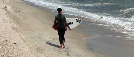 Great waves for skim boarding and surfing 