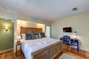 House #2: Master Bedroom with King Bed, Private Bathroom, TV, Workspace and Rooftop Patio Access!