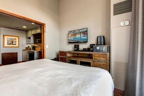 Vacation Rentals in Park City at Westgate 3901B: Primary suite with King bed