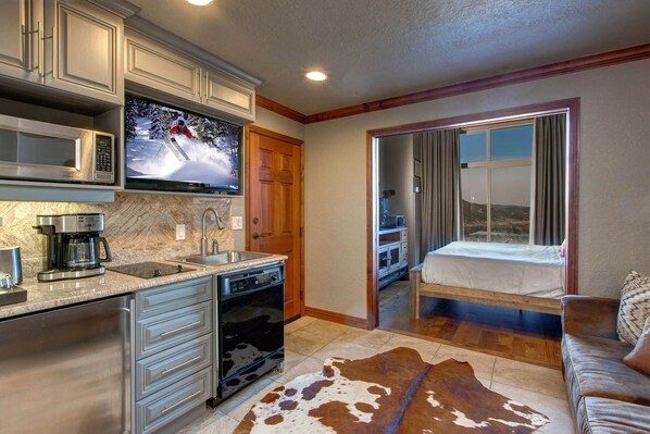 Vacation Rentals in Park City at Westgate 3901B: Kitchenette and primary bedroom with King bed