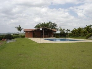 piscina e churrasqueira