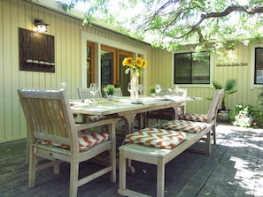 Courtyard table for at least 10