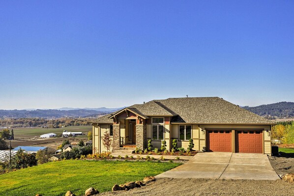 Gaston Vacation Rental | 3BR | 3.5BA | 2,800 Sq Ft | Stairs Required for Access