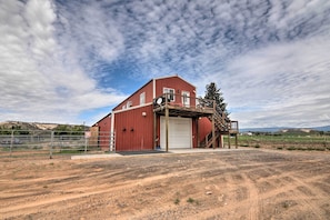 House Exterior | Sugarloaf Valley Farms - 570 Acres of Farmland