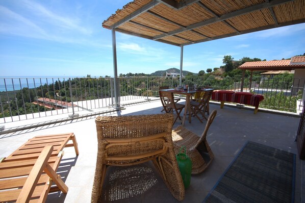 45sq wide terrace with surroundings of the right  side of the house
