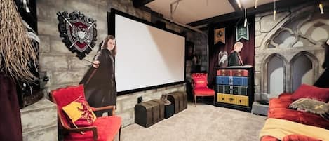 HPotter Theater has robes for wizards, XBOX/PS4/Oculus for gamers, toys for kids