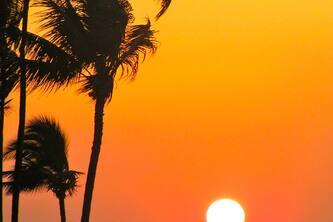 GREAT LOCATION, OCEAN VIEWS FROM LANAI, ACROSS THE STREET FROM KAM II