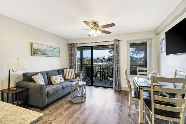 Seaside Villas 353 - Living Room