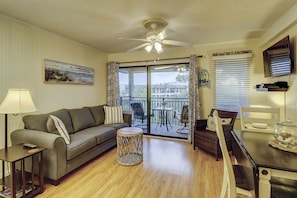 Living area - Comfortable sitting area with sliding glass doors to your private ocean view balcony