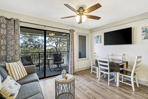 Seaside Villas 353 - Living Room