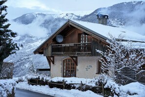 Balcony of the twin bedroom of Chalet L'Orbeye