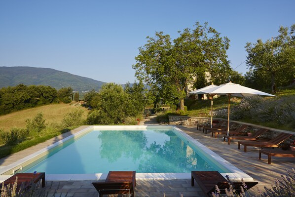 Covivoli: pool, terrace, fantastic views. Path to house & pergola