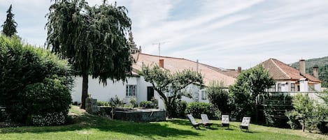 Relvado junto à Casa, de uso exclusivo