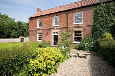 Reighton House sleeps upto 15 guests, dog friendly, games room, enclosed gardens