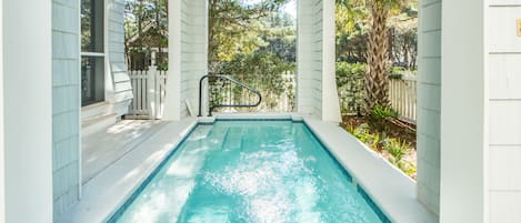 Private pool with fountain feature